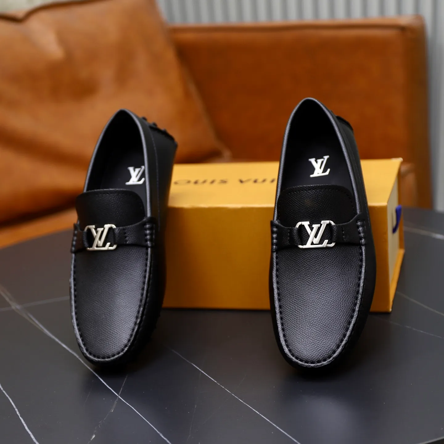 Ex-factory price: 480💰【LV】Louis Vuitton ⚠️High-end men’s driving and pedal series ⚠️38-44 (customized for 45) ⚠️All original cowhide leather! Thick and soft! Made entirely of calfskin lining! The latest non-slip beanie sole! Three-dimensional package technology! Fashionable and classic! Handicrafts! Original high quality! Feel free to compare!